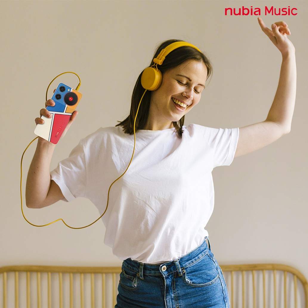 A person wearing headphones and dancing with a device

Description automatically generated