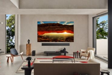 A living room with a television Description automatically generated